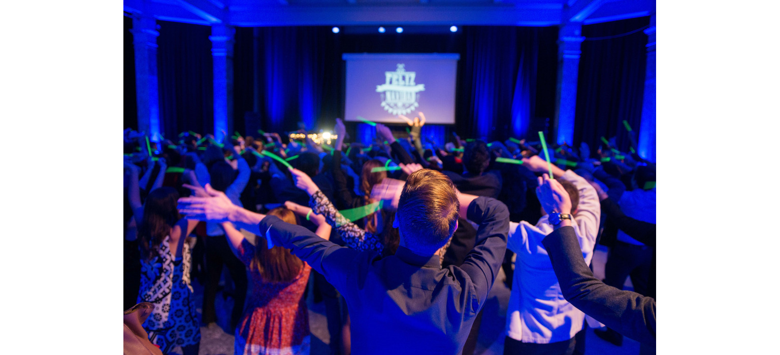 flashmob-style682ca7f9115842.37337622.jpg